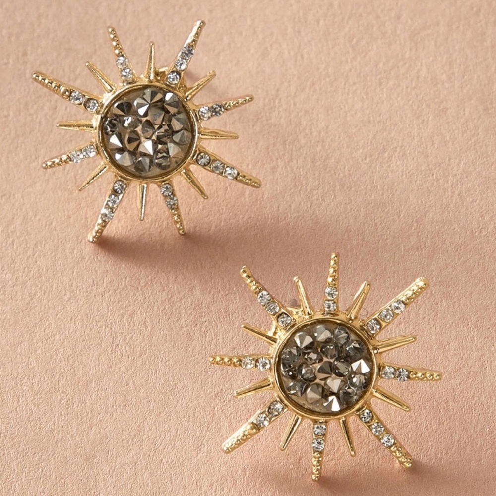 🆕Antiqued gold rhinestone sunburst stud earrings